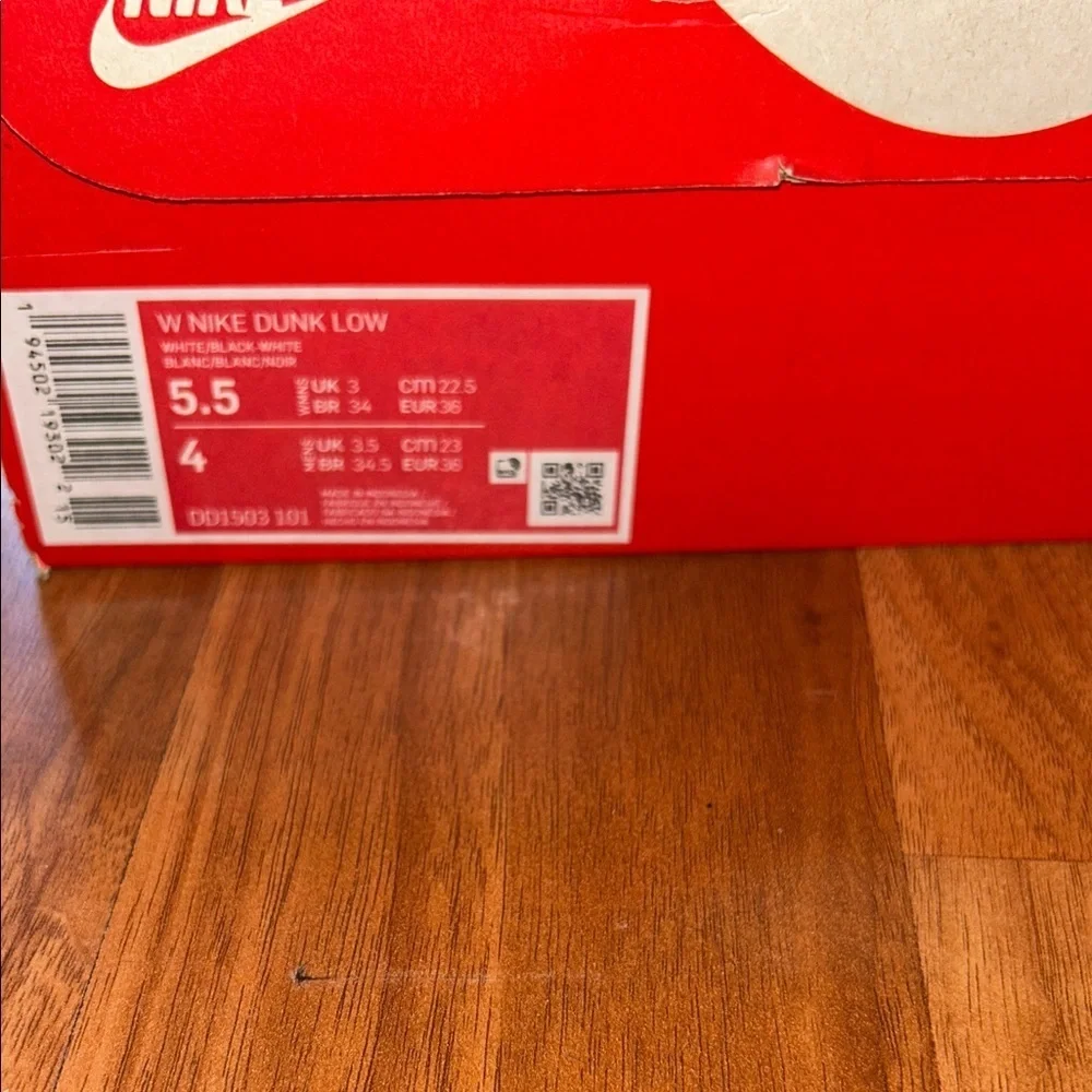 Nike Kids Sneakers in Black and White
